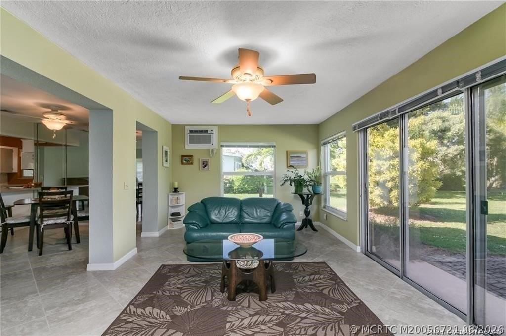 2951 Se Morningside Blvd - Photo 2 of 22
