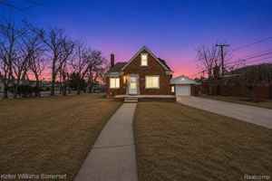 featured image of 23250 Firwood Ave