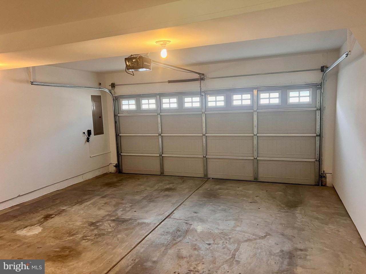 654 Jacobsen Cir - Photo 4 of 35