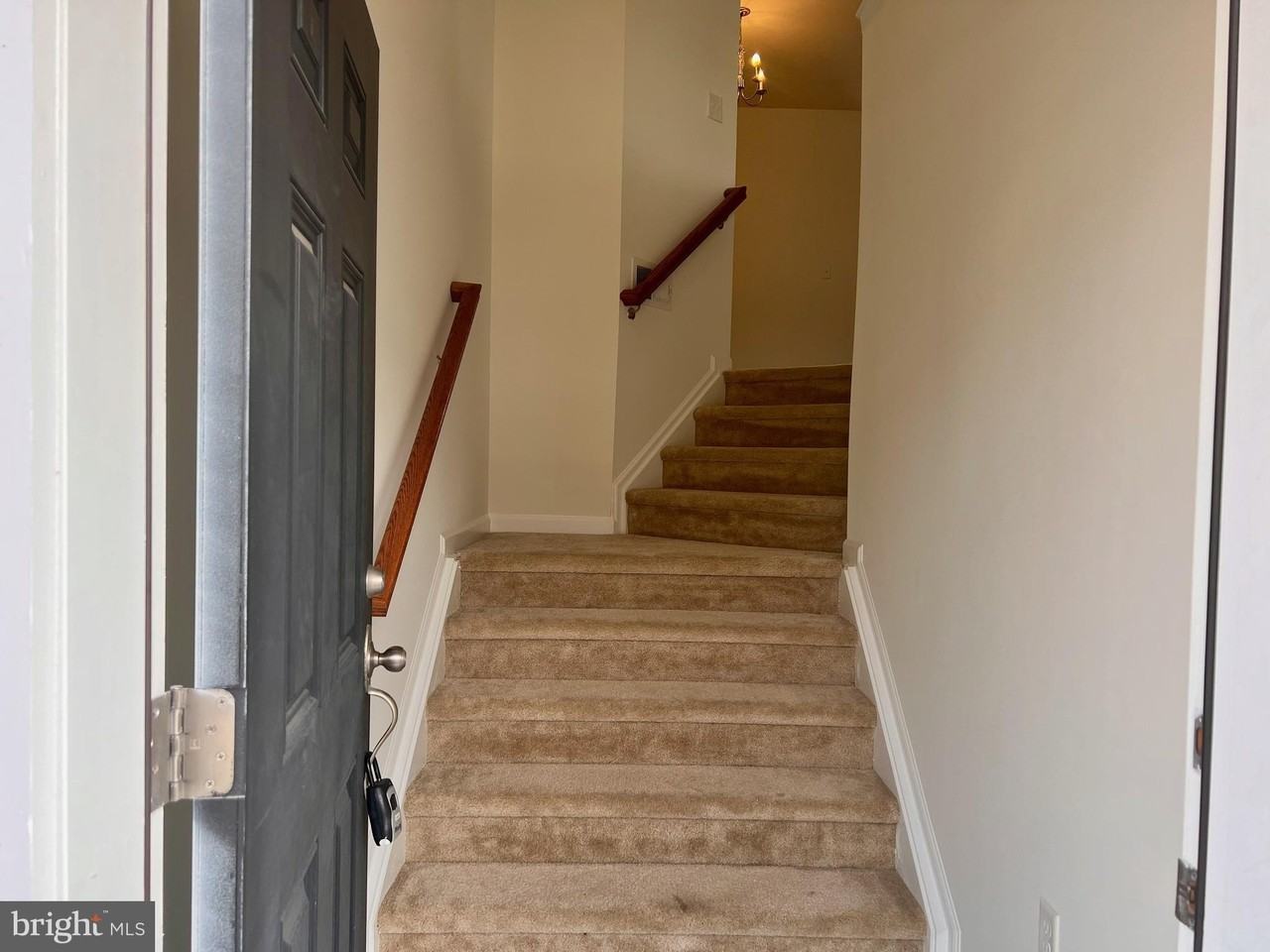 654 Jacobsen Cir - Photo 5 of 35