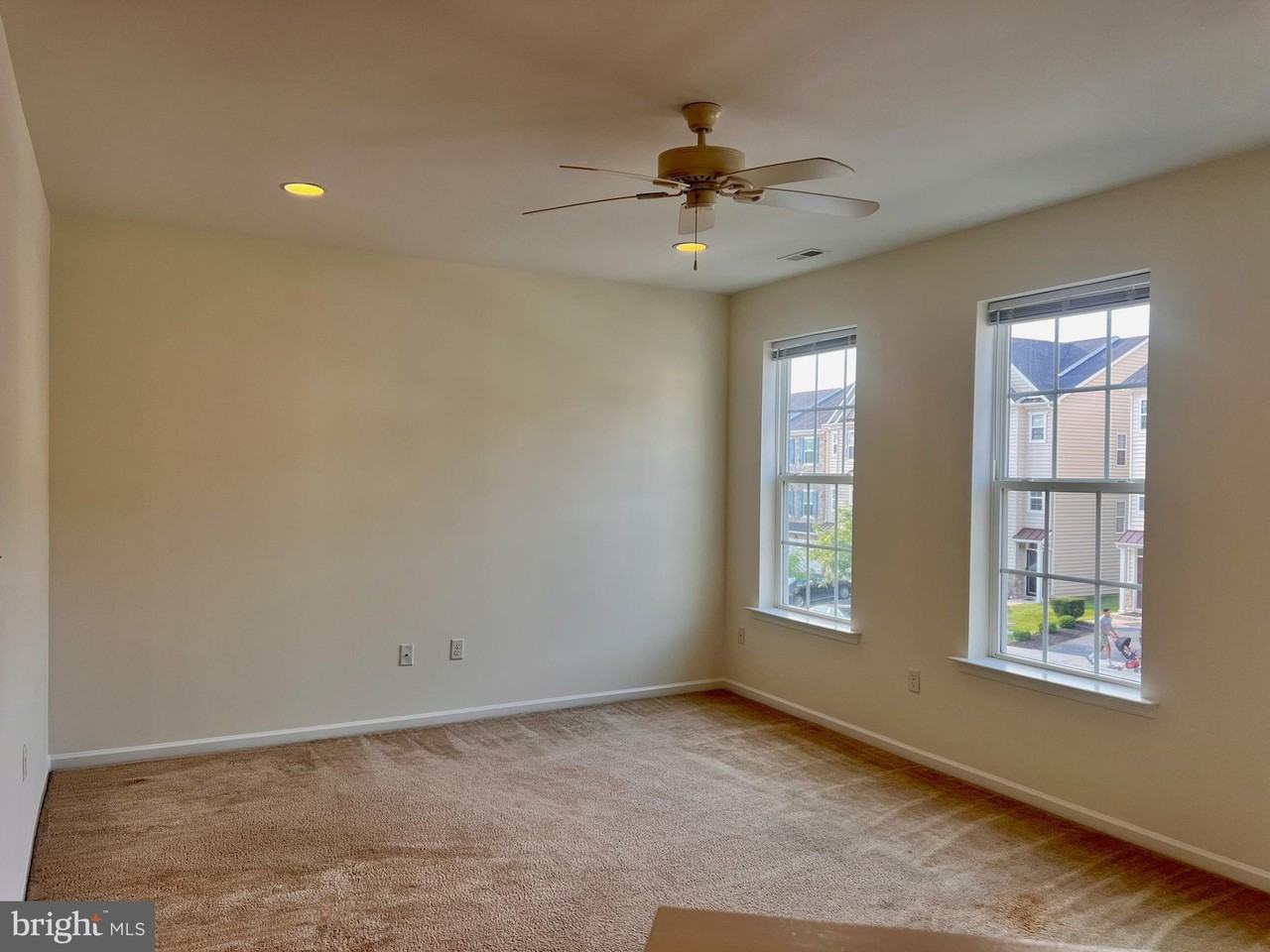 654 Jacobsen Cir - Photo 7 of 35