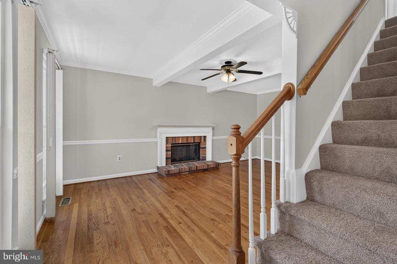 811 Chatsworth Dr - Photo 2 of 32