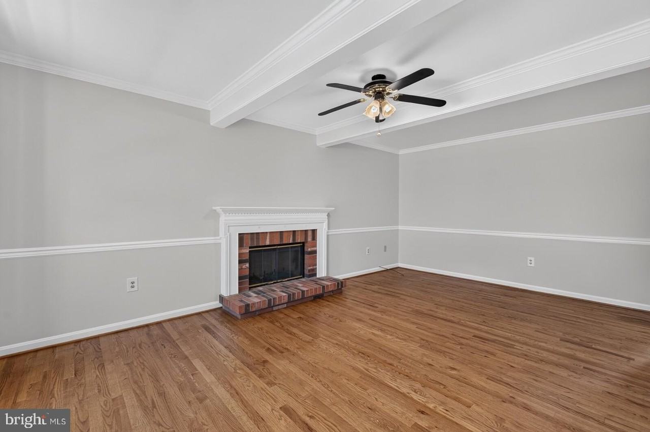 811 Chatsworth Dr - Photo 3 of 32