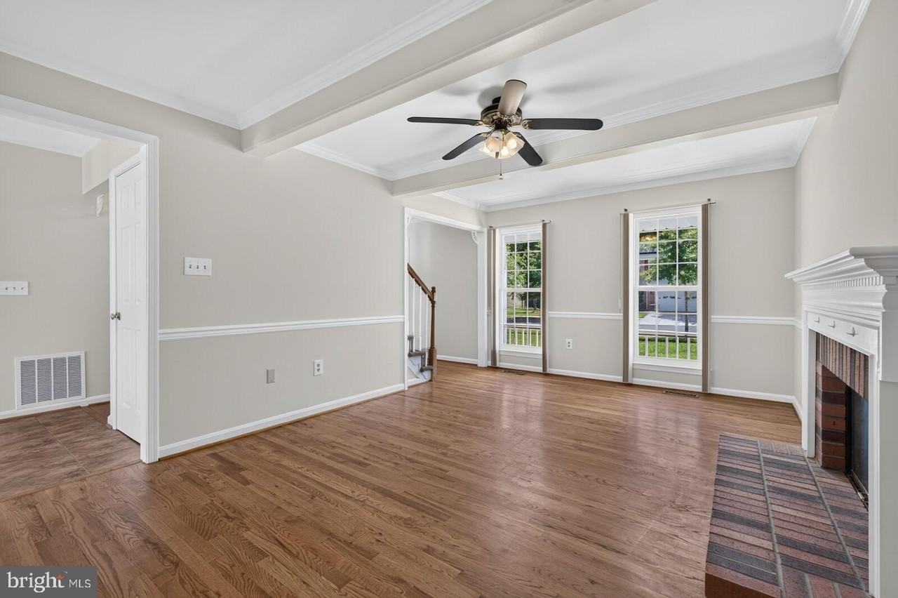 811 Chatsworth Dr - Photo 5 of 32