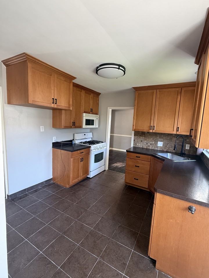 23908 E Baintree Rd #1 - Photo 3 of 20