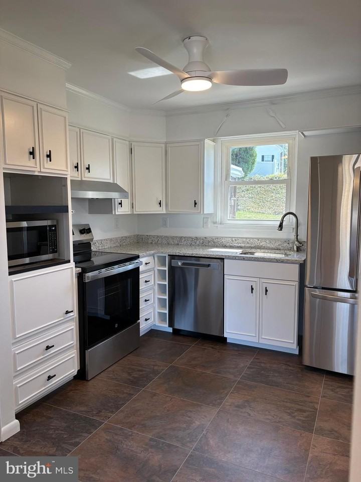 2620 Raleigh Dr - Photo 5 of 26