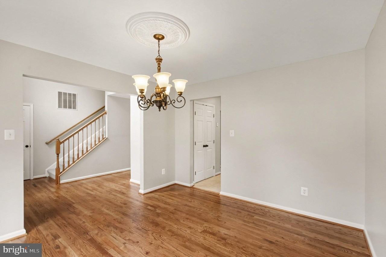 3915 Carlyle Ct - Photo 3 of 38