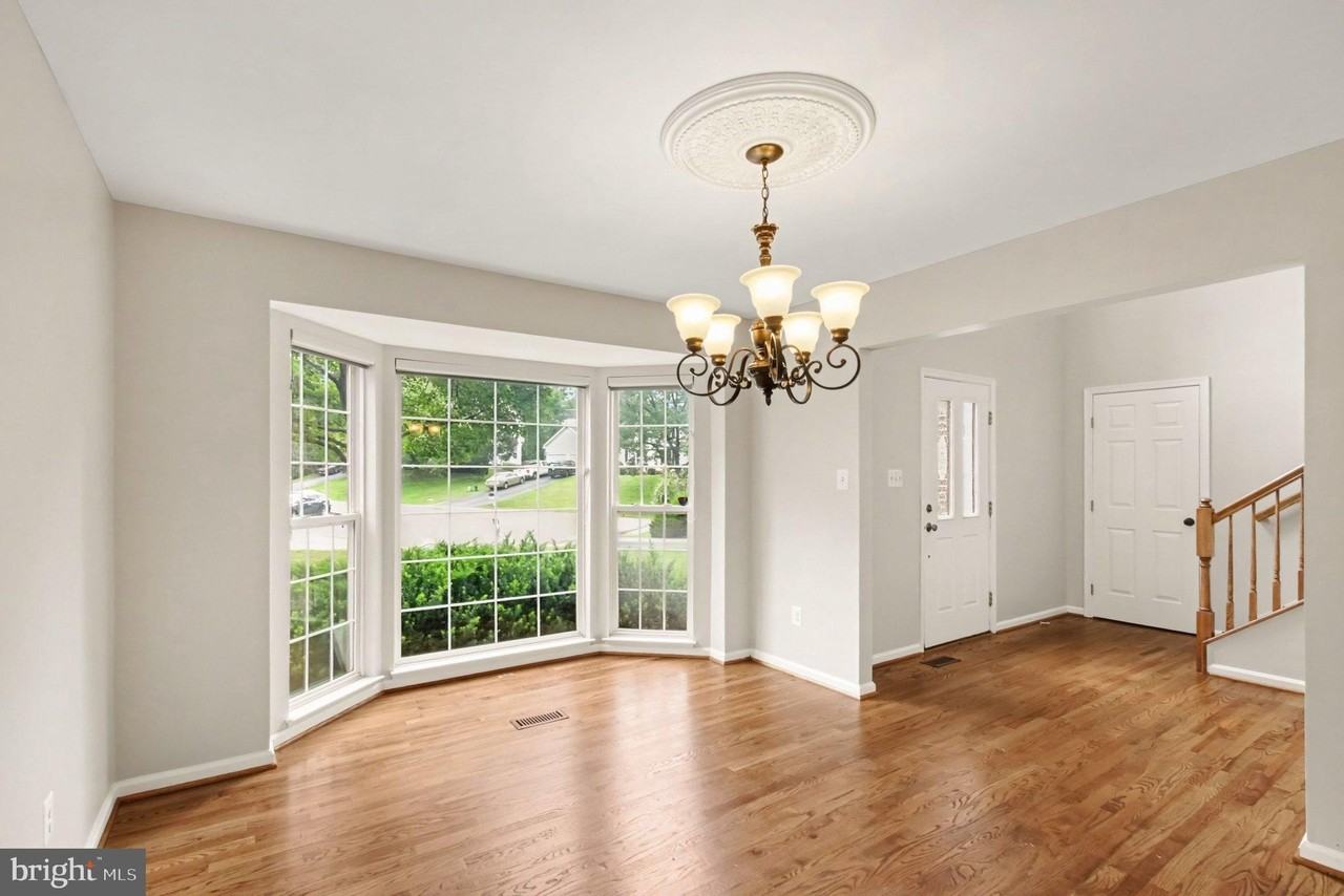 3915 Carlyle Ct - Photo 4 of 38
