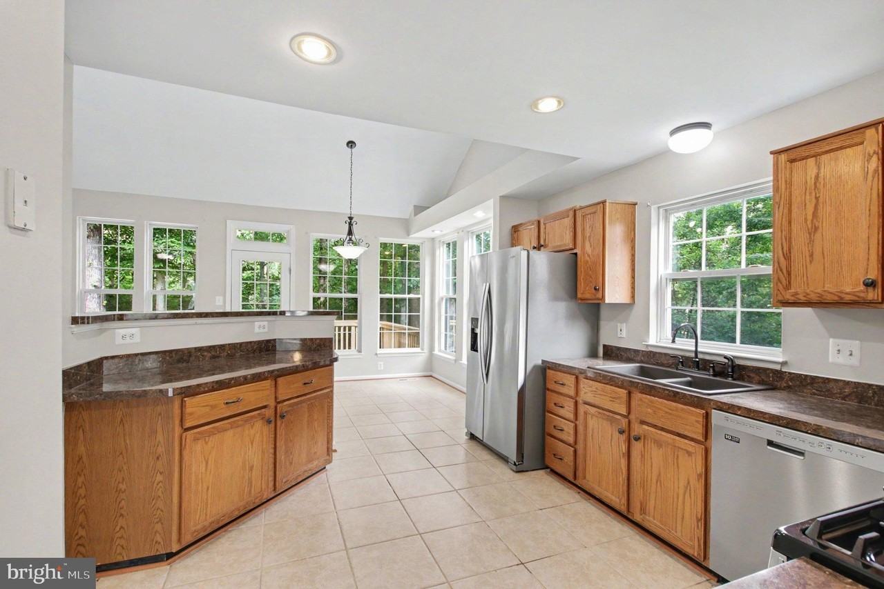 3915 Carlyle Ct - Photo 6 of 38