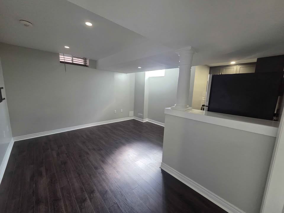 7 Fallgate Drive #BSMT - Photo 2 of 16