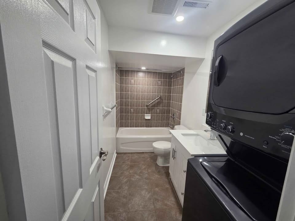 7 Fallgate Drive #BSMT - Photo 4 of 16