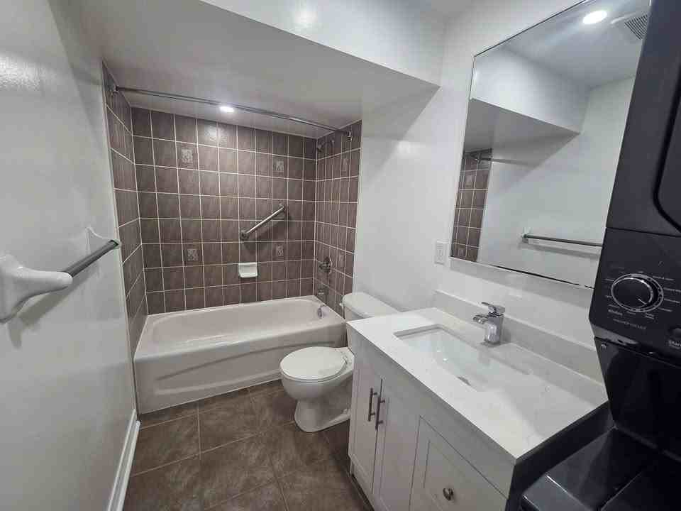 7 Fallgate Drive #BSMT - Photo 5 of 16