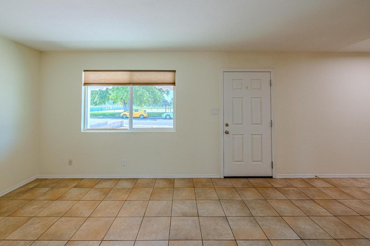 9105 Cherokee Rd Ne - Photo 6 of 11