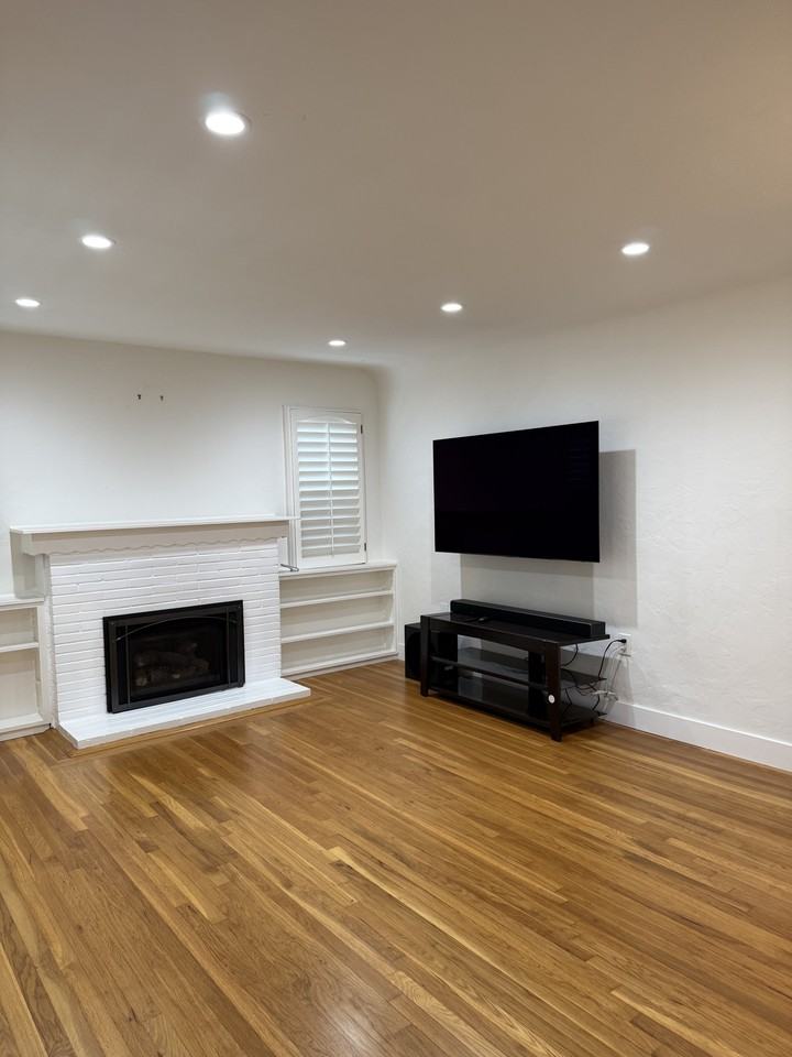 558 Irving Ave #1 - Photo 2 of 24