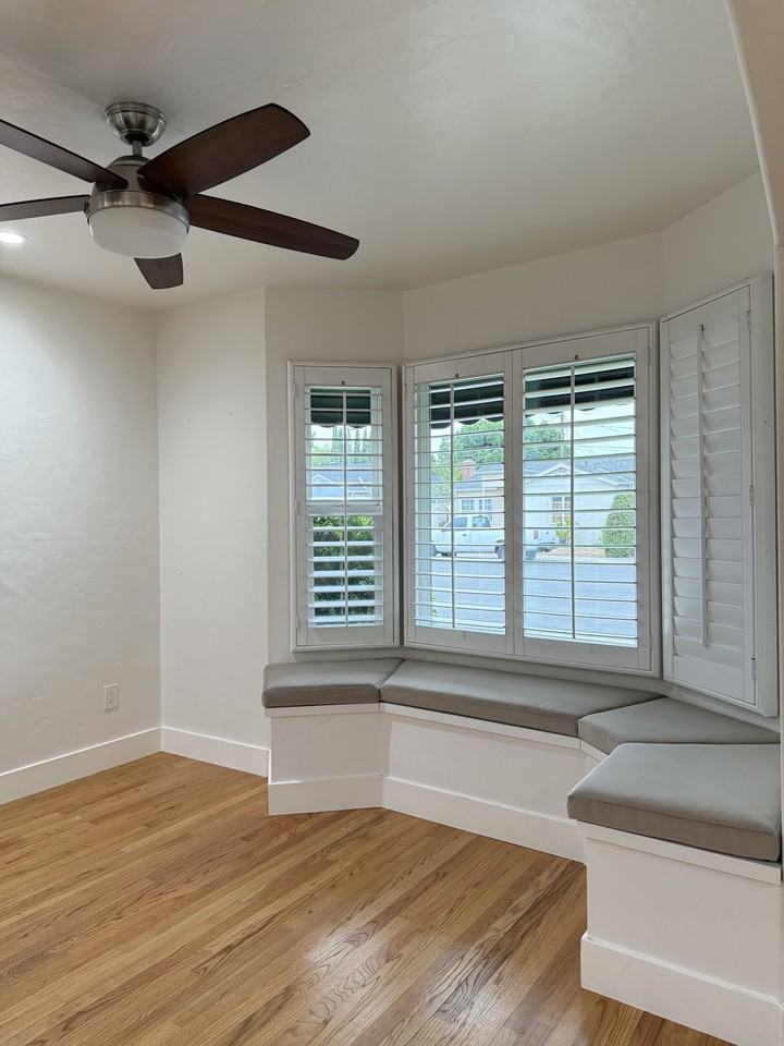 558 Irving Ave #1 - Photo 4 of 24