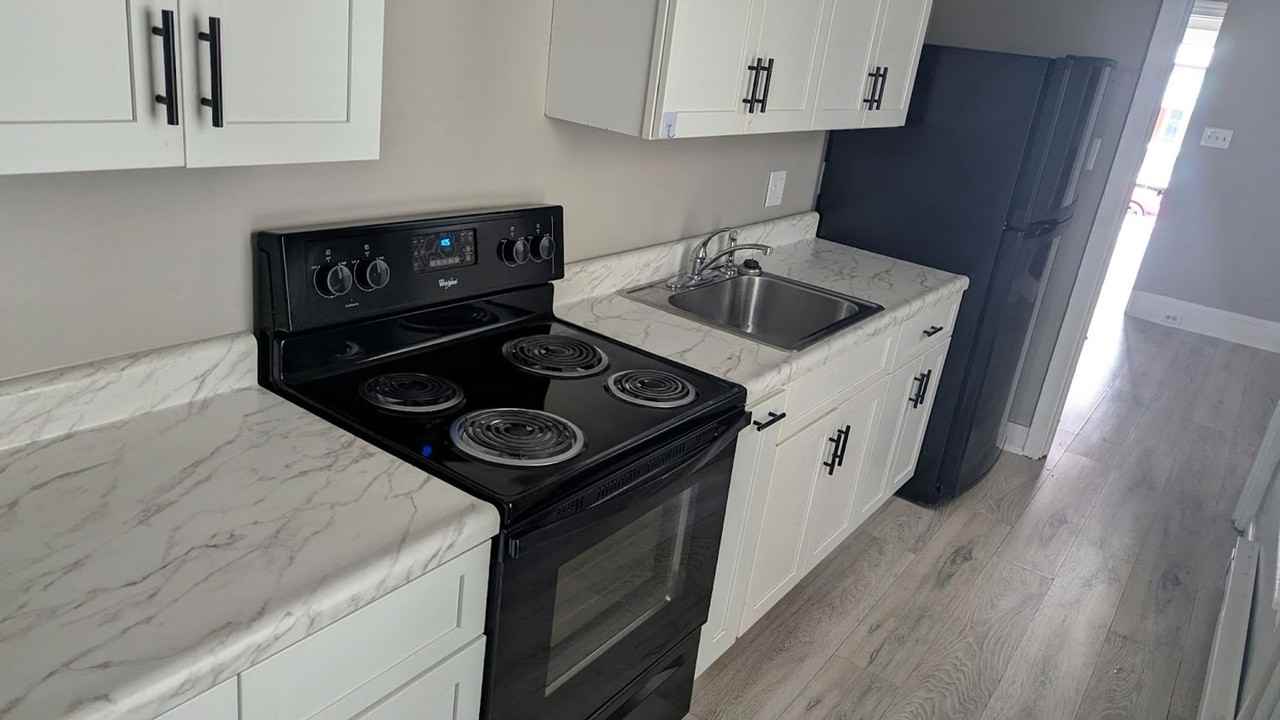 1030 Walnut St - Photo 2 of 10