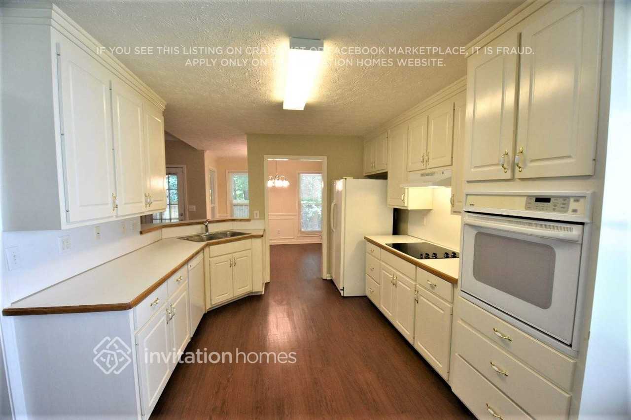 855 Simon Ive Dr - Photo 3 of 22