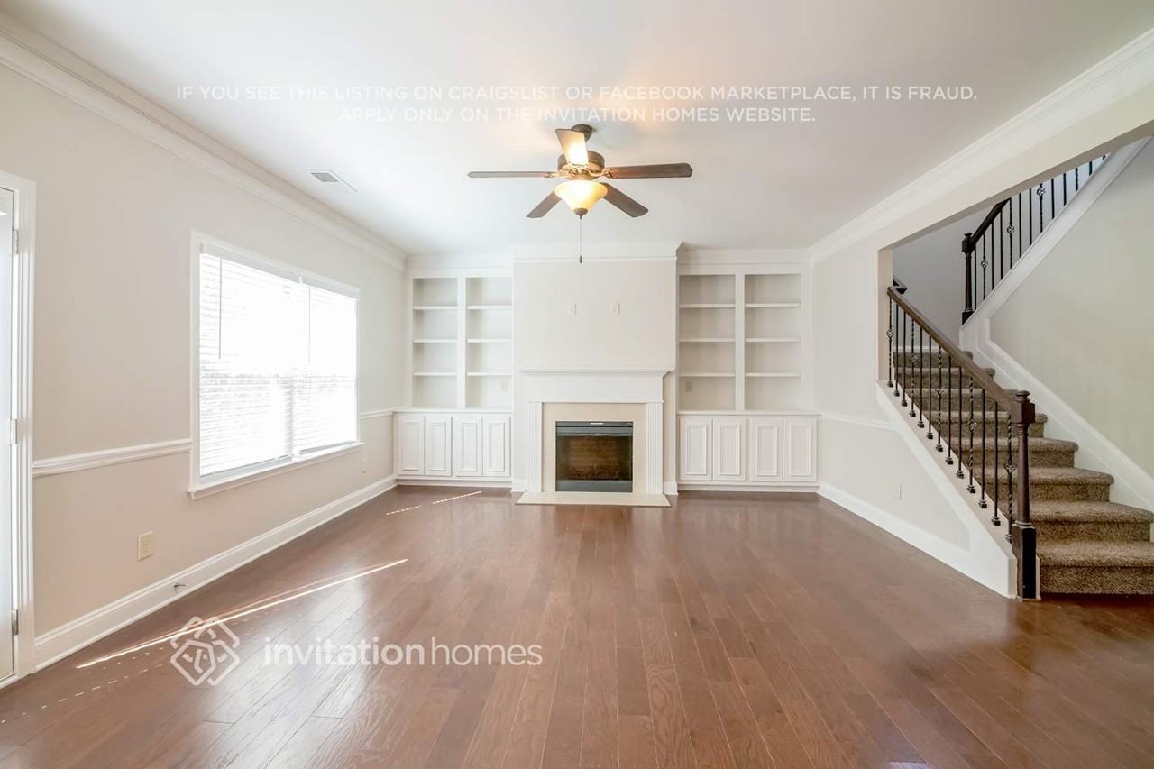 435 Crestmont Ln - Photo 5 of 18