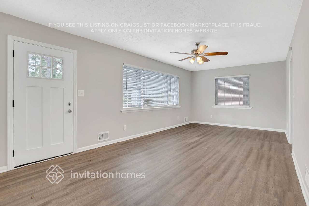 2160 Shamrock Dr - Photo 5 of 26
