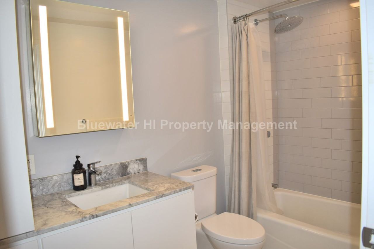 987 Queen St #506 - Photo 5 of 23