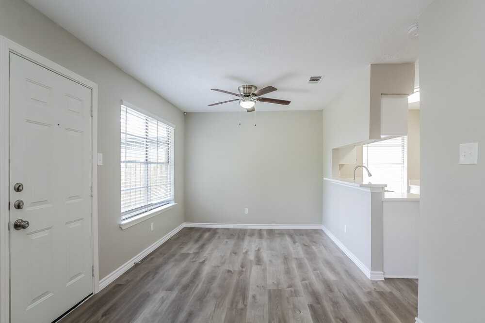 20014 Lions Gate Dr - Photo 5 of 16