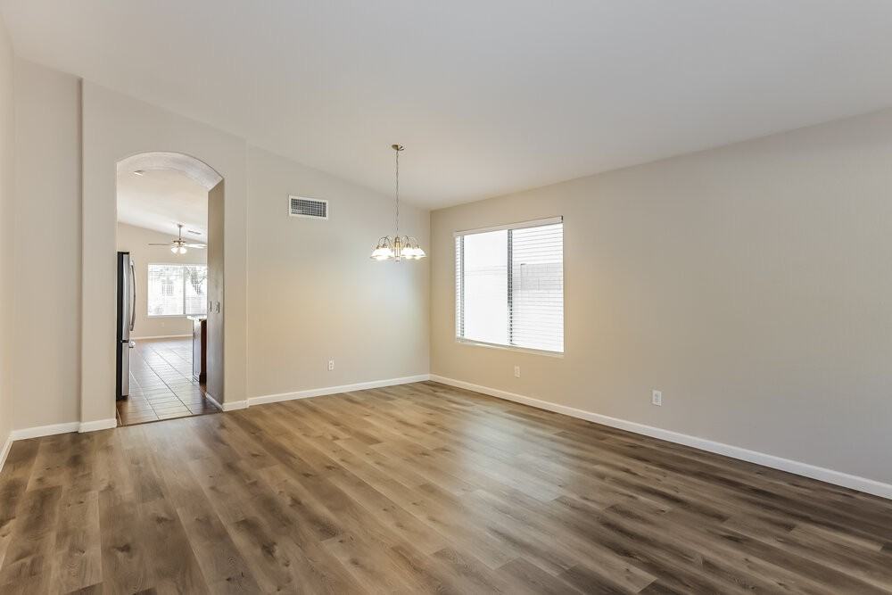 28627 N Nobel Rd - Photo 3 of 16