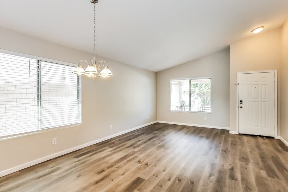 28627 N Nobel Rd - Photo 4 of 16