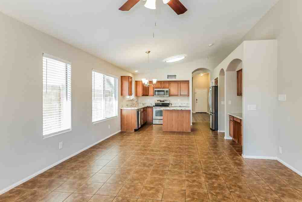 28627 N Nobel Rd - Photo 5 of 16