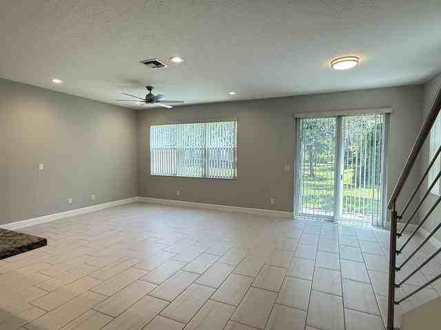 9028 Kingsmoor Way - Photo 3 of 8