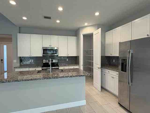 9028 Kingsmoor Way - Photo 4 of 8