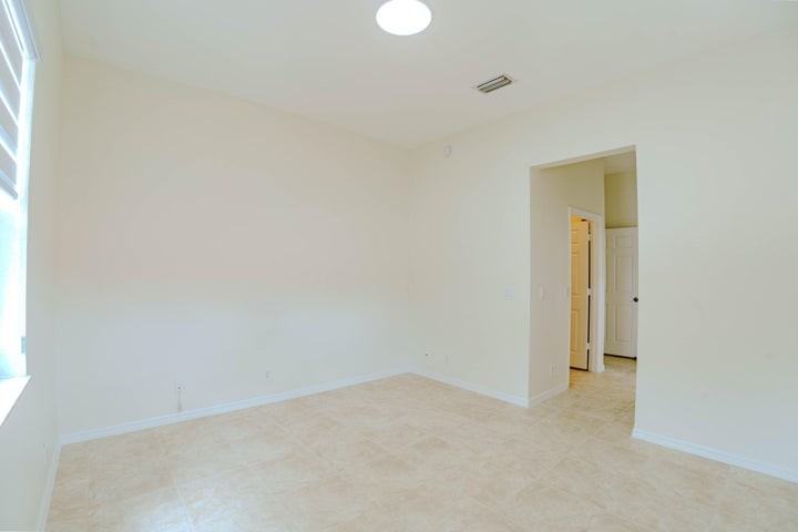 5733 Northwest 119th Drive - Photo 4 of 8