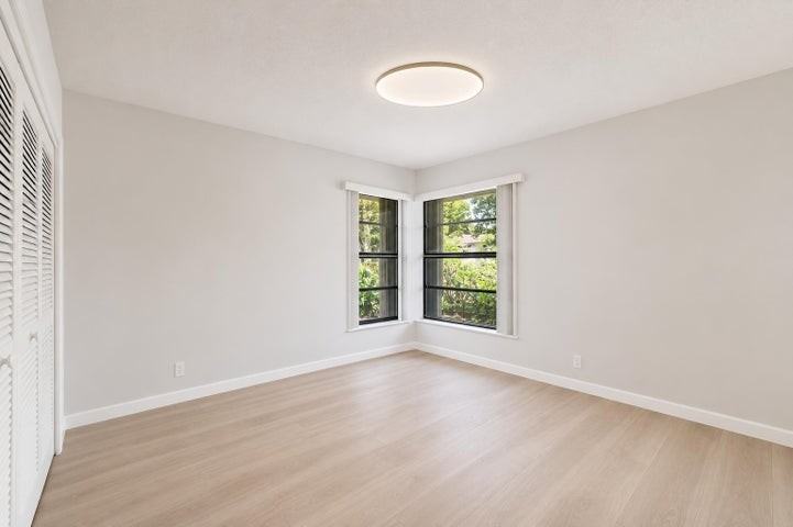 5055 Northwest 89th Way - Photo 4 of 6