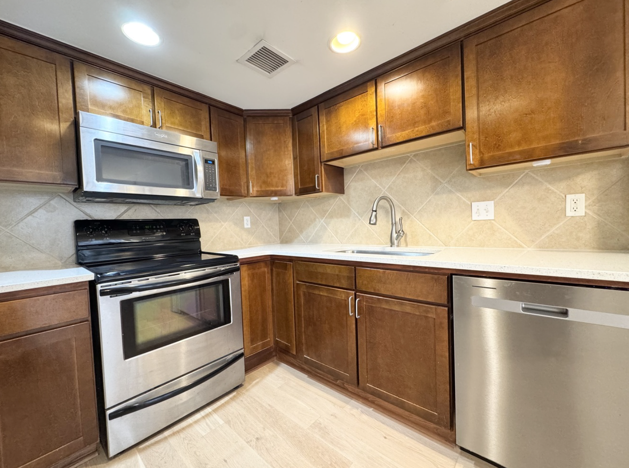 600 Admiral Boulevard #807 - Photo 5 of 26