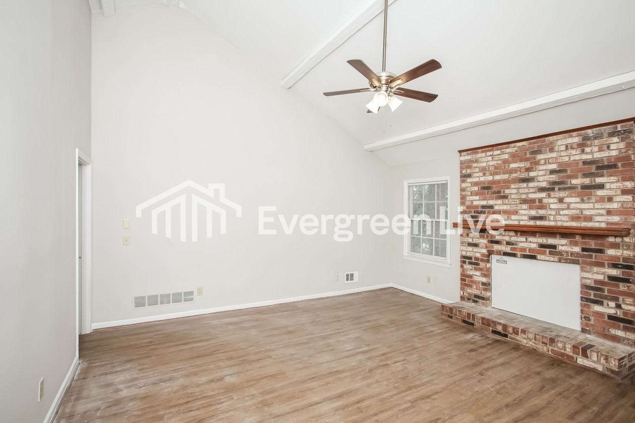 517 Vega Dr - Photo 4 of 14