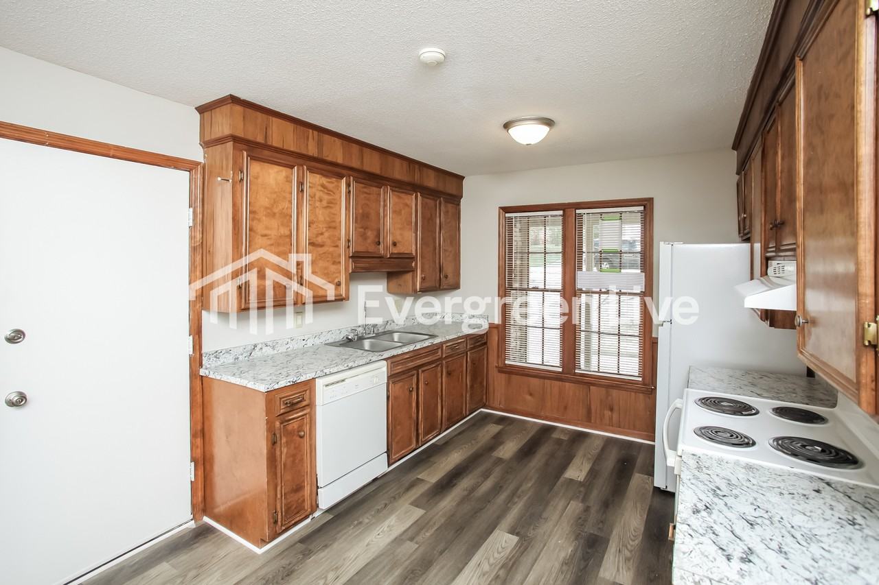 517 Vega Dr - Photo 5 of 14