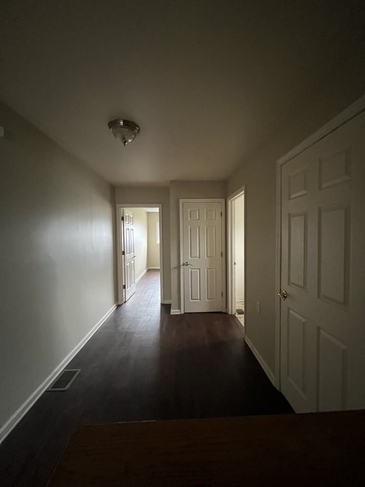 261 E North St #1 - Photo 2 of 3