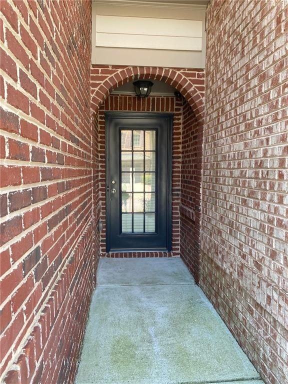 1664 Oakbrook Lake Dr - Photo 3 of 49