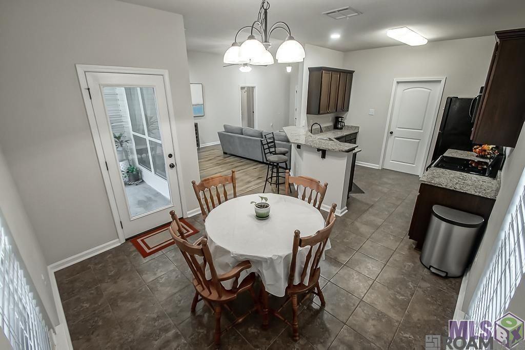 16228 Old Samuel Dr - Photo 3 of 8
