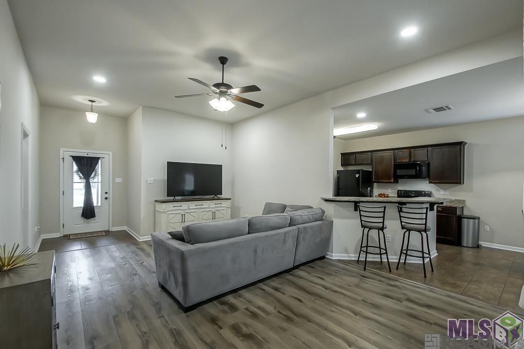 16228 Old Samuel Dr - Photo 4 of 8
