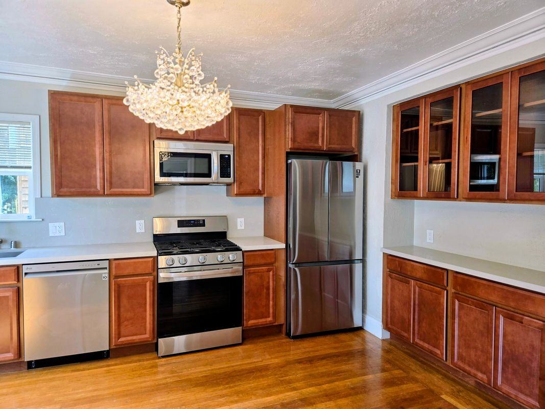 708 Calmar Ave - Photo 3 of 11