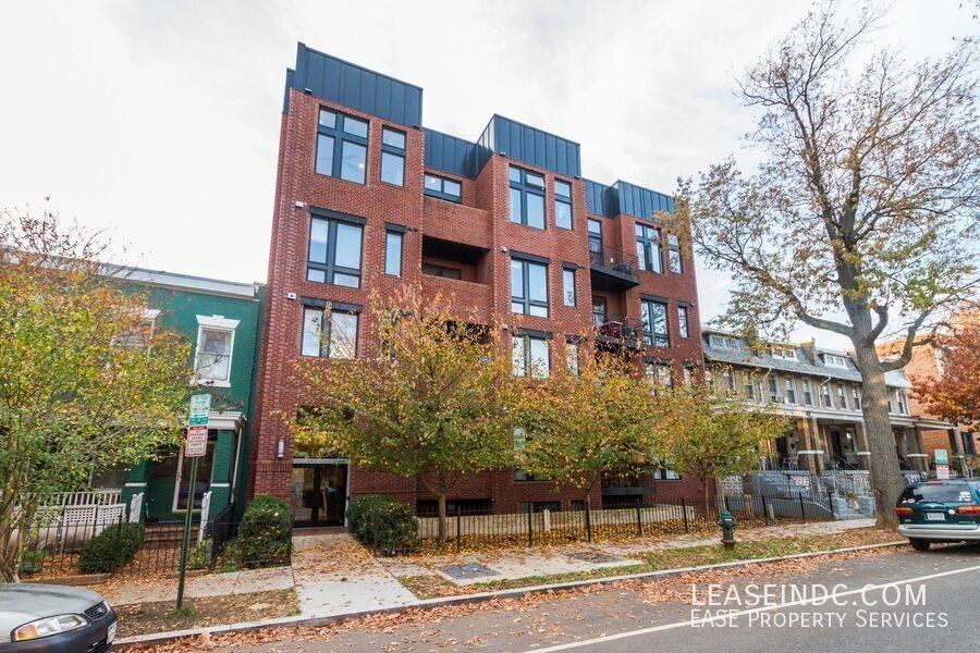 245 15th St Se #201 - Photo 2 of 21