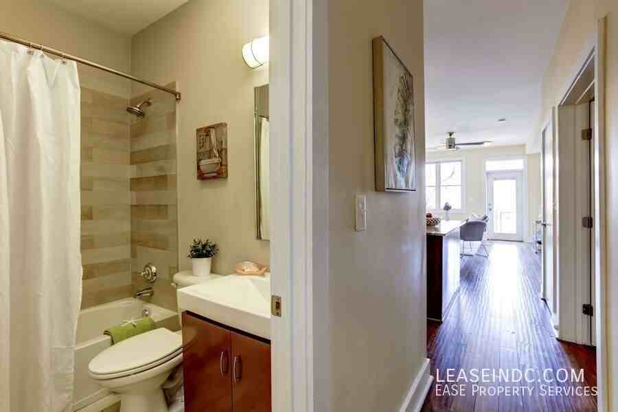 245 15th St Se #201 - Photo 4 of 21