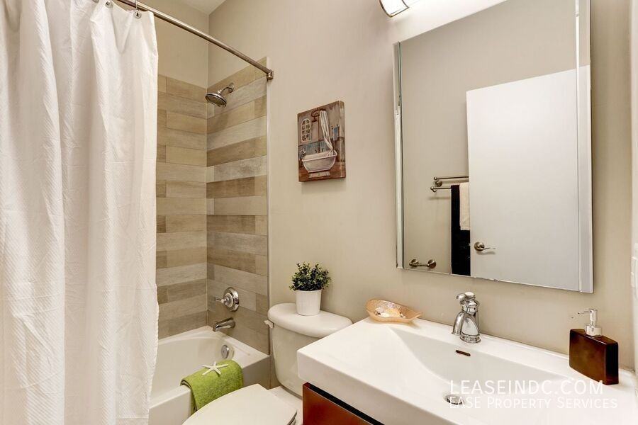 245 15th St Se #201 - Photo 5 of 21
