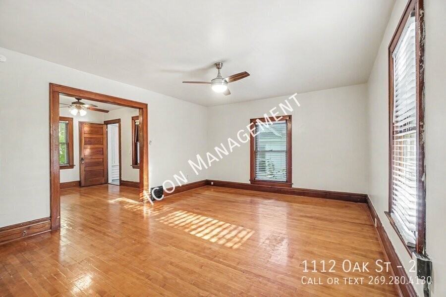 1112 Oak St #2 - Photo 3 of 16