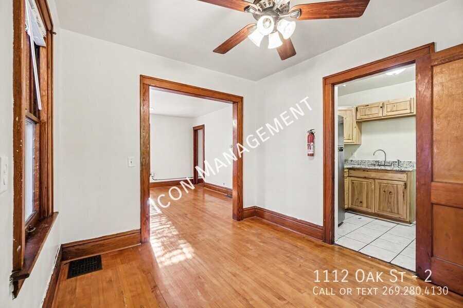 1112 Oak St #2 - Photo 4 of 16
