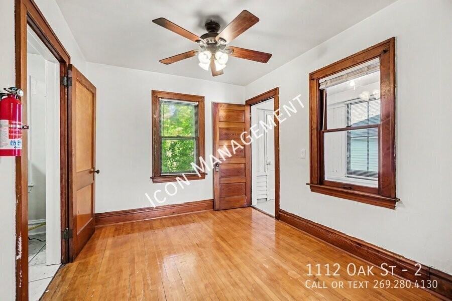1112 Oak St #2 - Photo 5 of 16