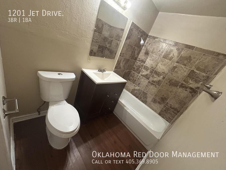 1201 Jet Dr - Photo 5 of 16