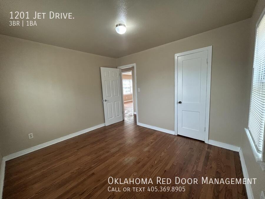 1201 Jet Dr - Photo 6 of 16