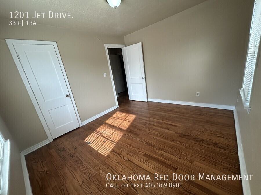 1201 Jet Dr - Photo 7 of 16