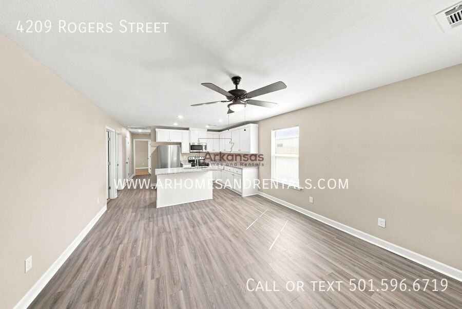 4209 Rogers St - Photo 3 of 15